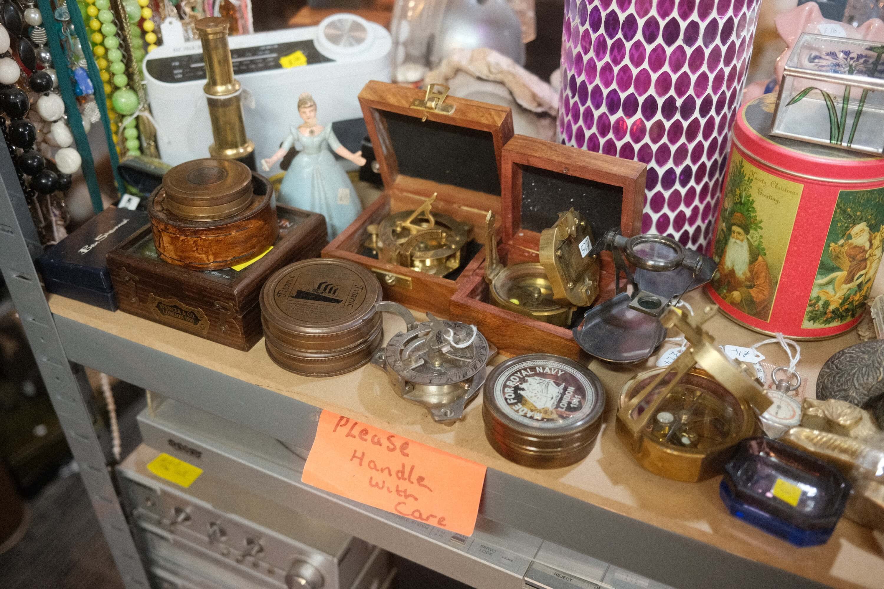 Reproduction compasses